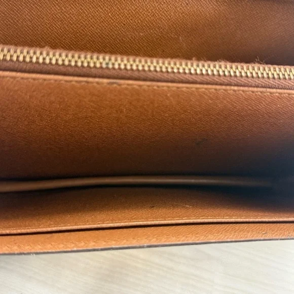 Louis Vuitton Brown and Gold Monogram Métis Authentic.